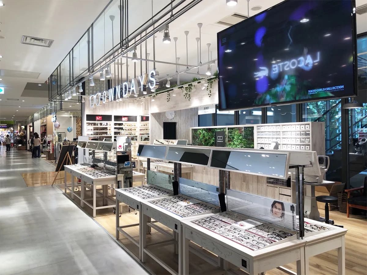 OWNDAYS マークイズみなとみらい店