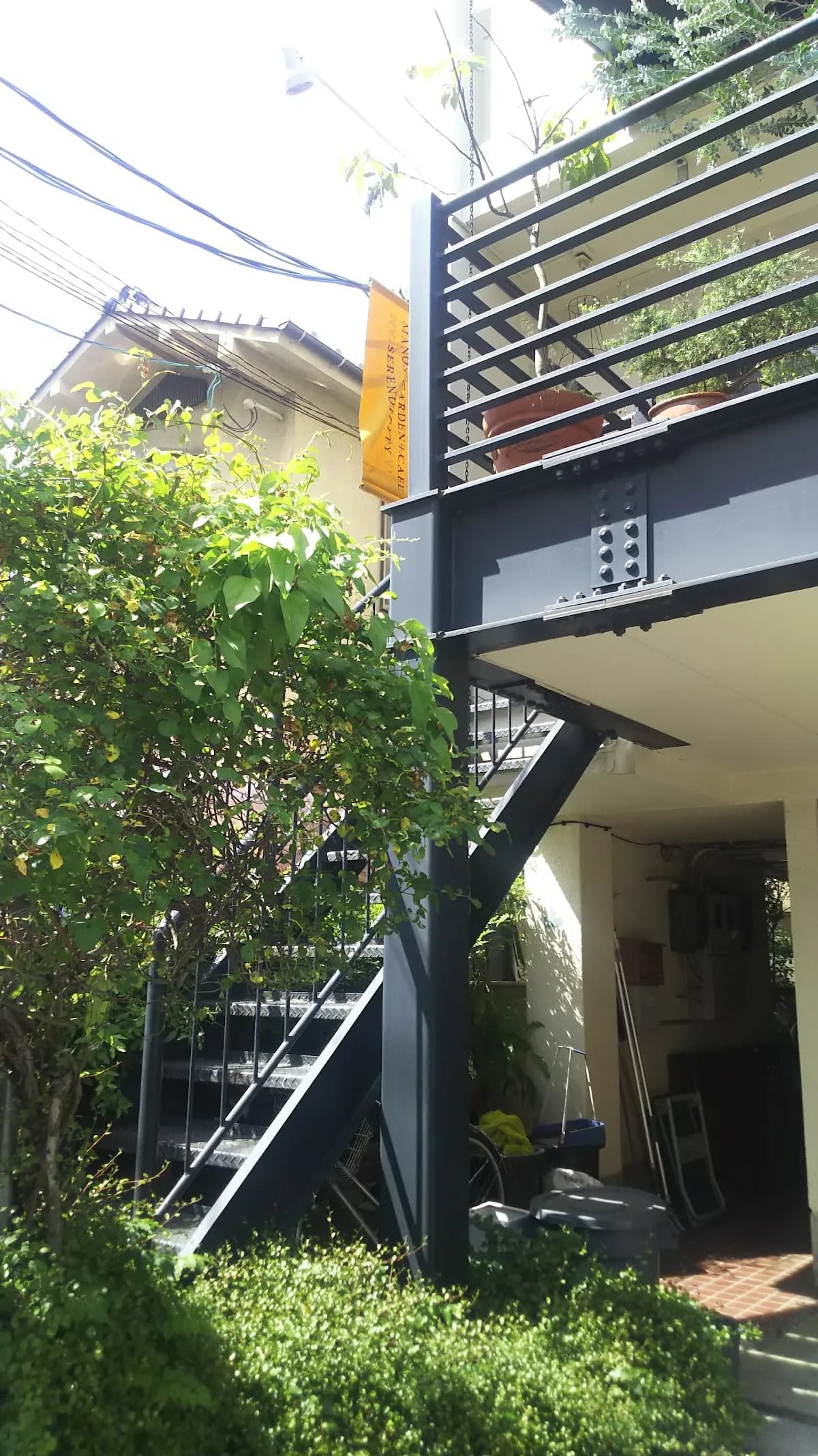 MANOS GARDEN