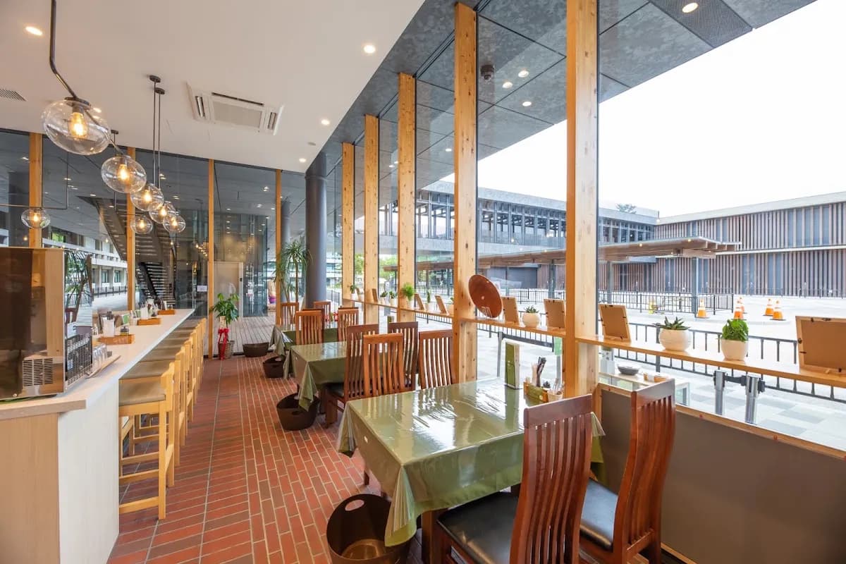 Lunch & Cafe 鹿珈(ロカ)