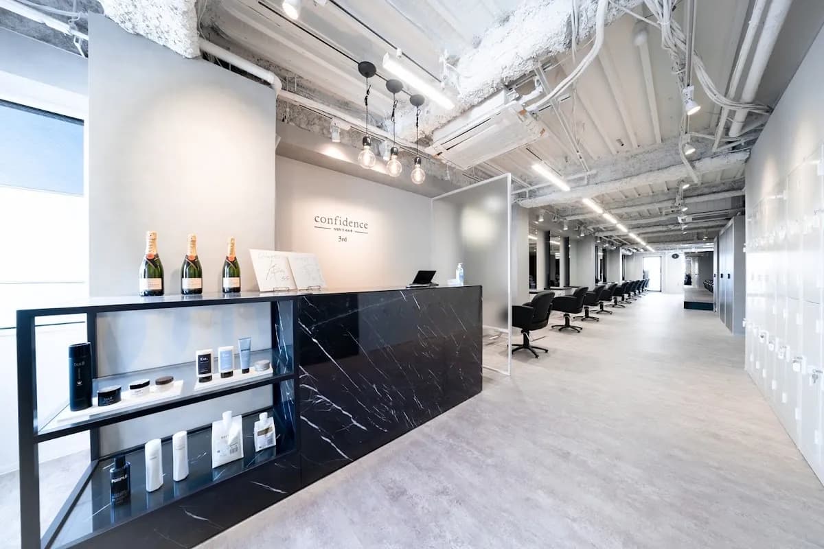 confidence MEN'S HAIR 新宿3rd
