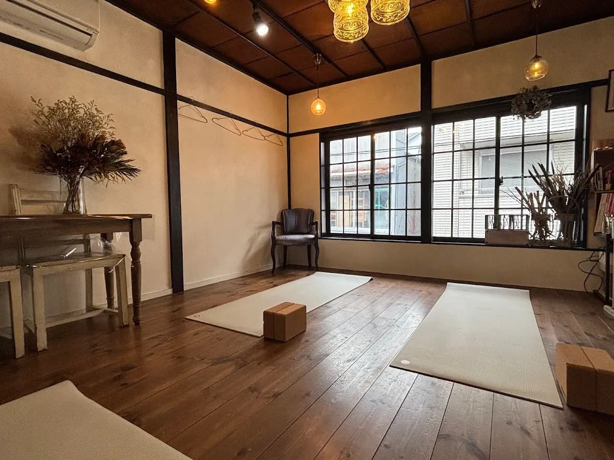 Yoga & Self-care White