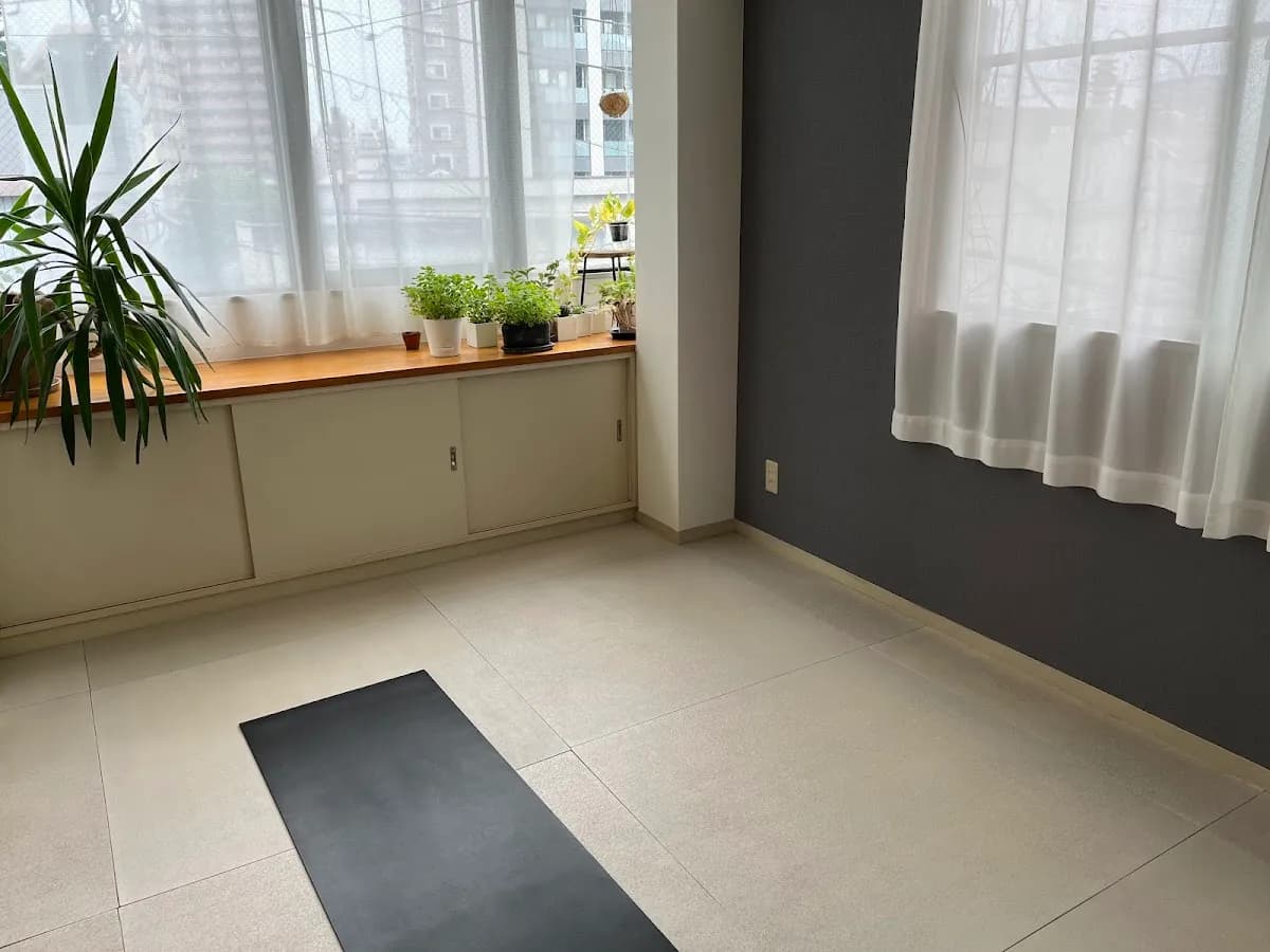 さいたま市浦和のヨガスタジオ|路地裏YogaStudio
