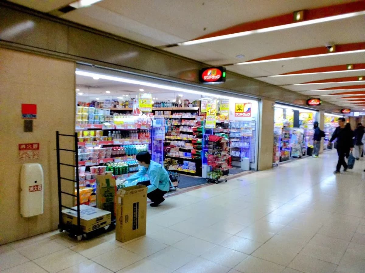 サンドラッグ大阪駅前第4ビル店