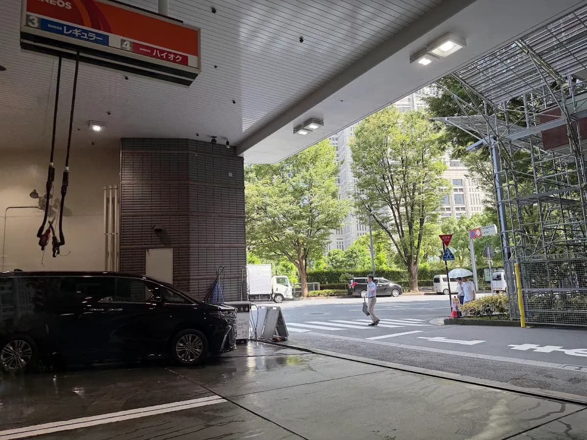 ENEOS 新宿都庁南公園通りSS/青木石油商事(株)