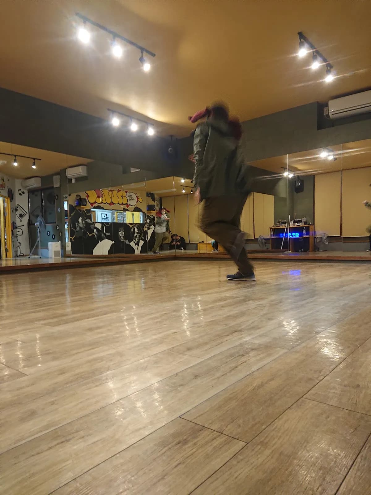 DONUTS DANCE STUDIO