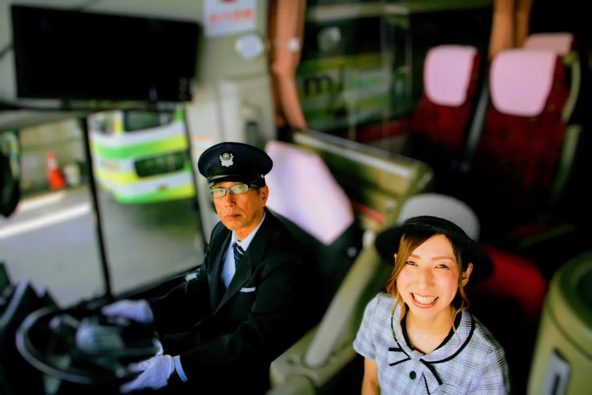 稲荷交通(株) タクシー部・観光バス部